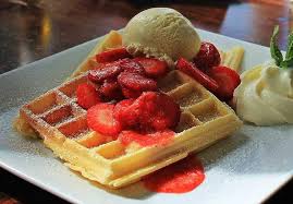 Recept Brusselse wafels met vanille-ijs en aardbeien